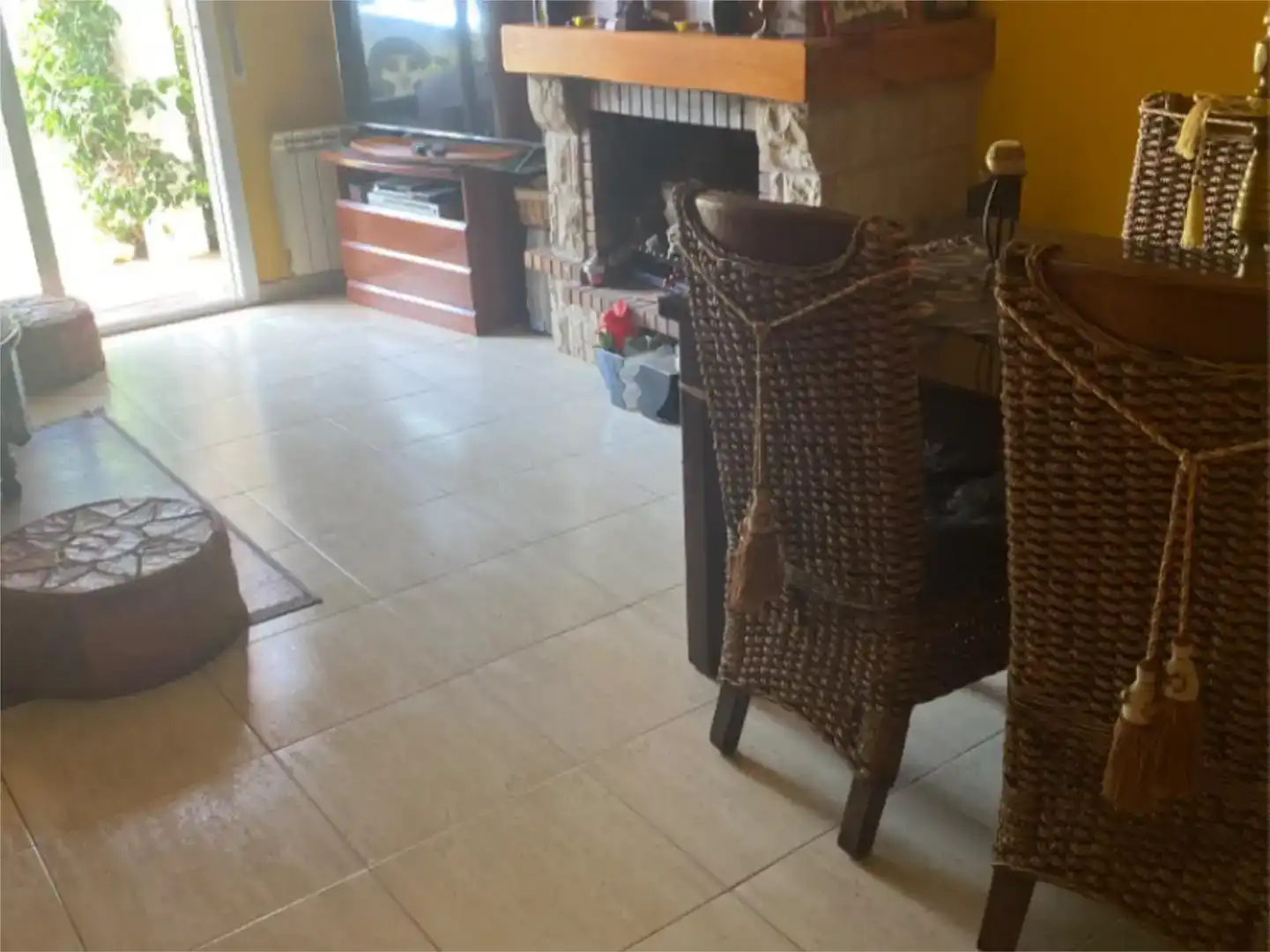 Sala d'estar de Casa o xalet en venda en Cubelles amb Piscina