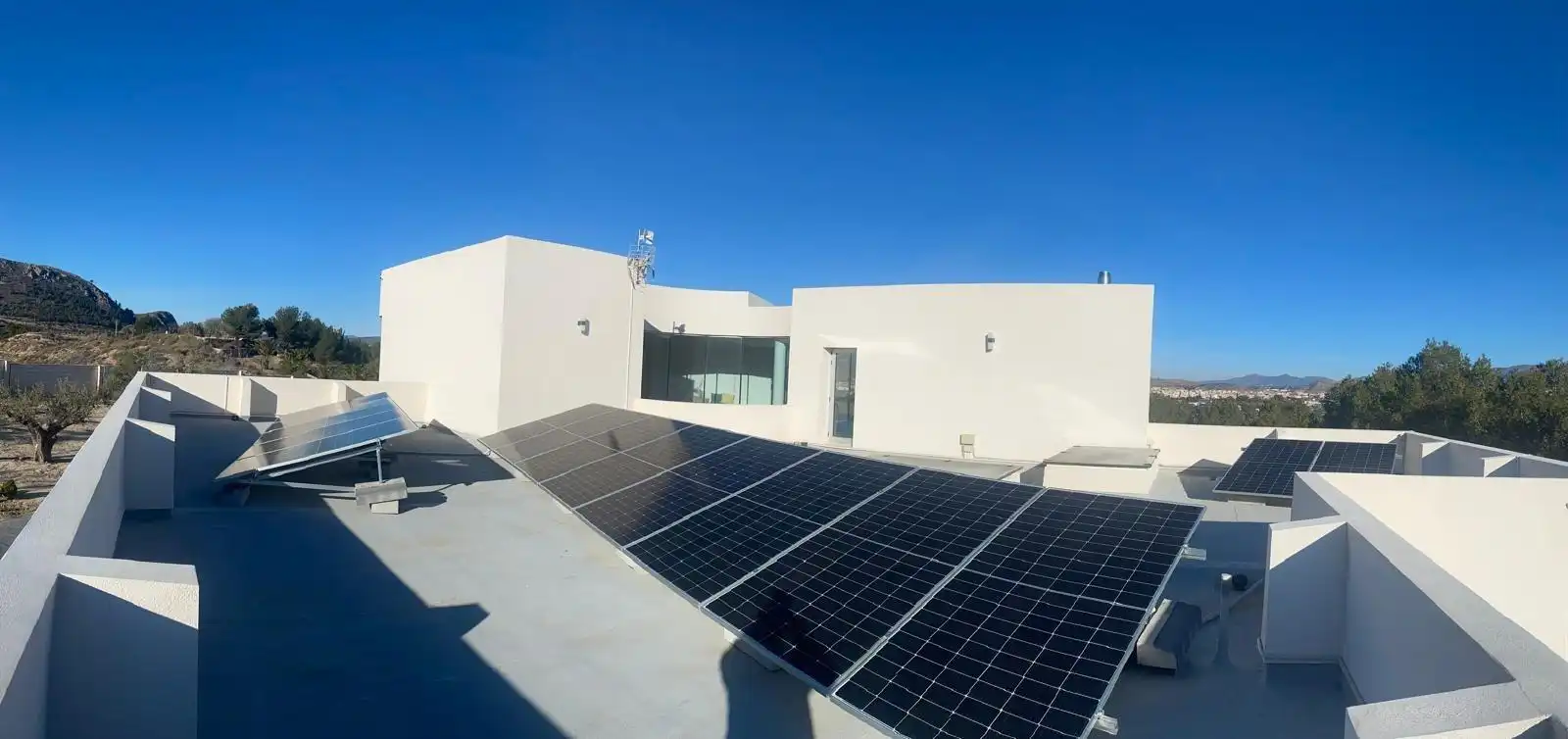 Vista exterior de Casa o xalet en venda en Elda amb Aire condicionat, Jardí privat i Terrassa