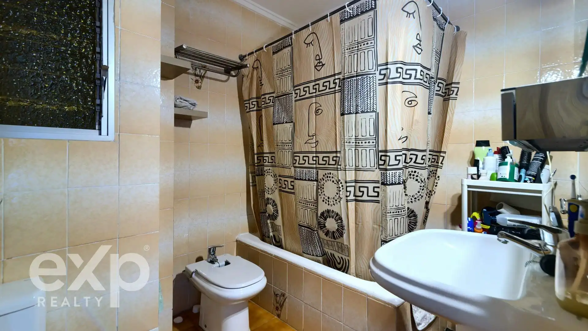 Bathroom of Flat for sale in Valencia  with Air Conditioner, Heating and Terrace