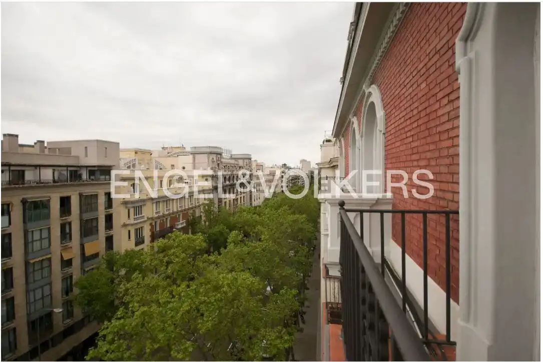 Außenansicht von Wohnung zum Verkauf in Madrid mit Heizung