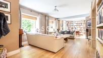 Living room of Single-family semi-detached for sale in  Madrid Capital  with Air Conditioner, Heating and Private garden