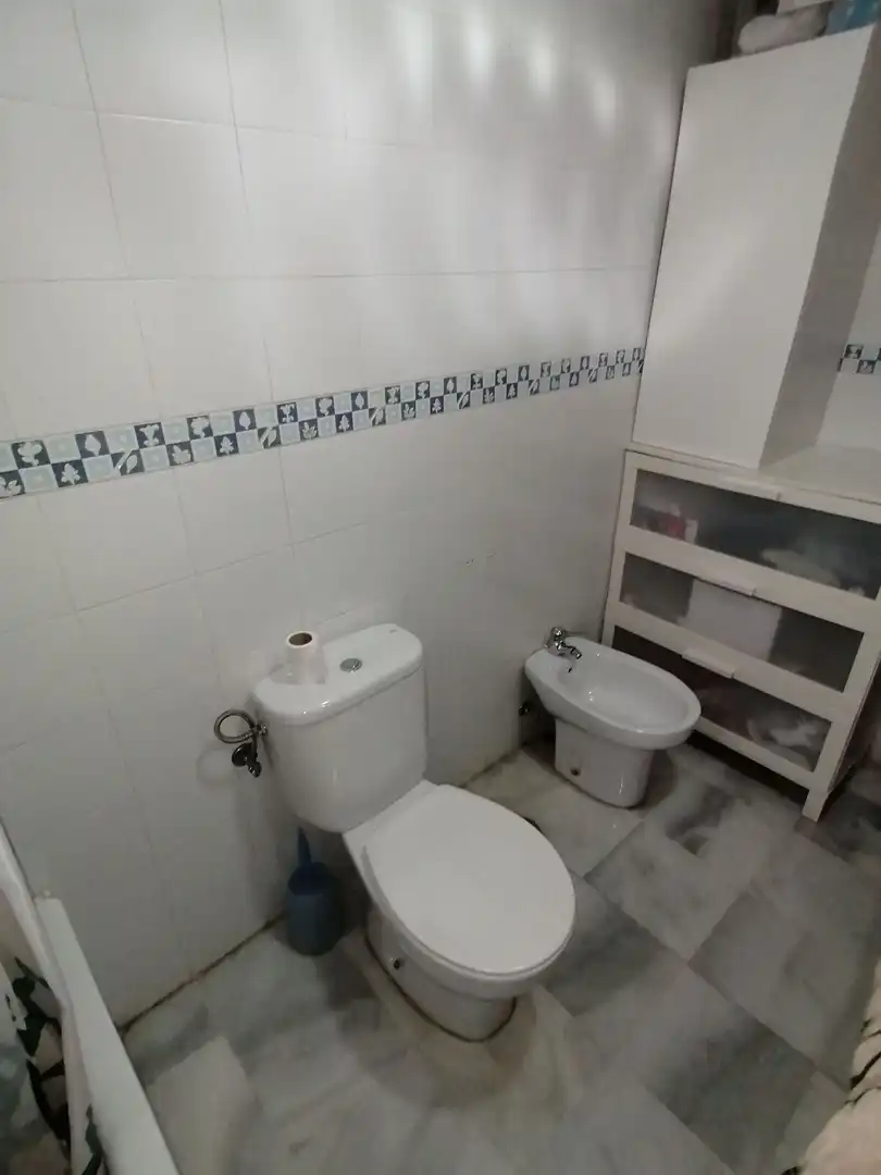 Bany de Casa adosada de lloguer en Algeciras amb Jardí privat, Terrassa i Traster