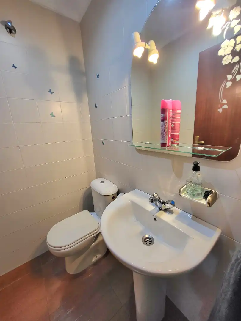 Badezimmer von Einfamilien-Reihenhaus zur Miete in Cáceres mit Terrasse und Möbliert