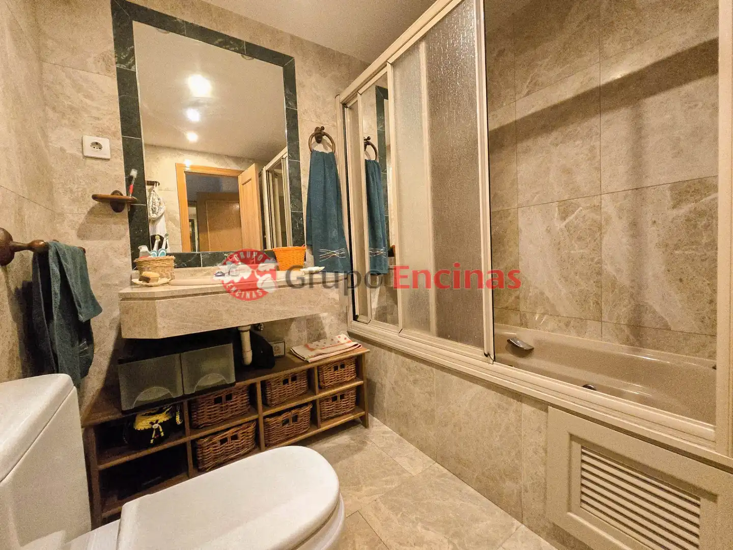 Baño de Ático en venta en Parla con Aire acondicionado, Calefacción y Jardín privado