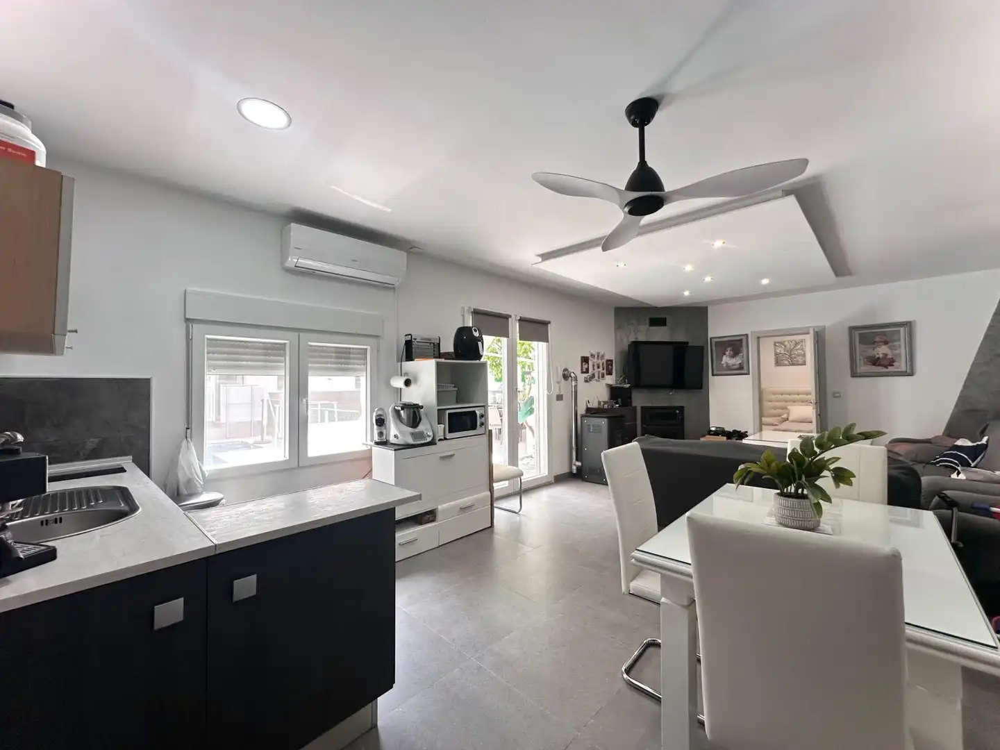 Cocina de Casa o chalet en venta en Churriana de la Vega con Aire acondicionado, Calefacción y Jardín privado