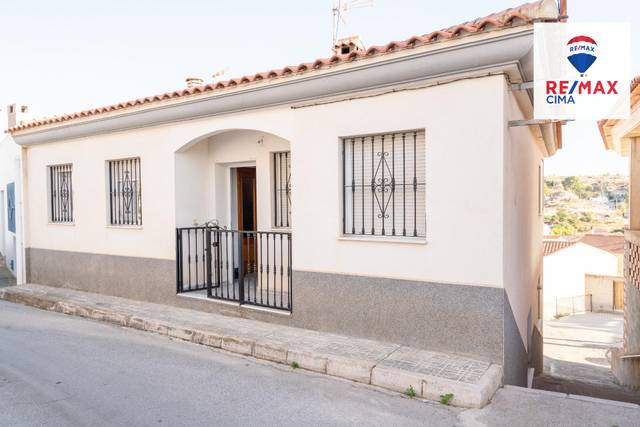Casa-chalet en Venta en Calle CALVO SOTELO, 11 en Benamaurel