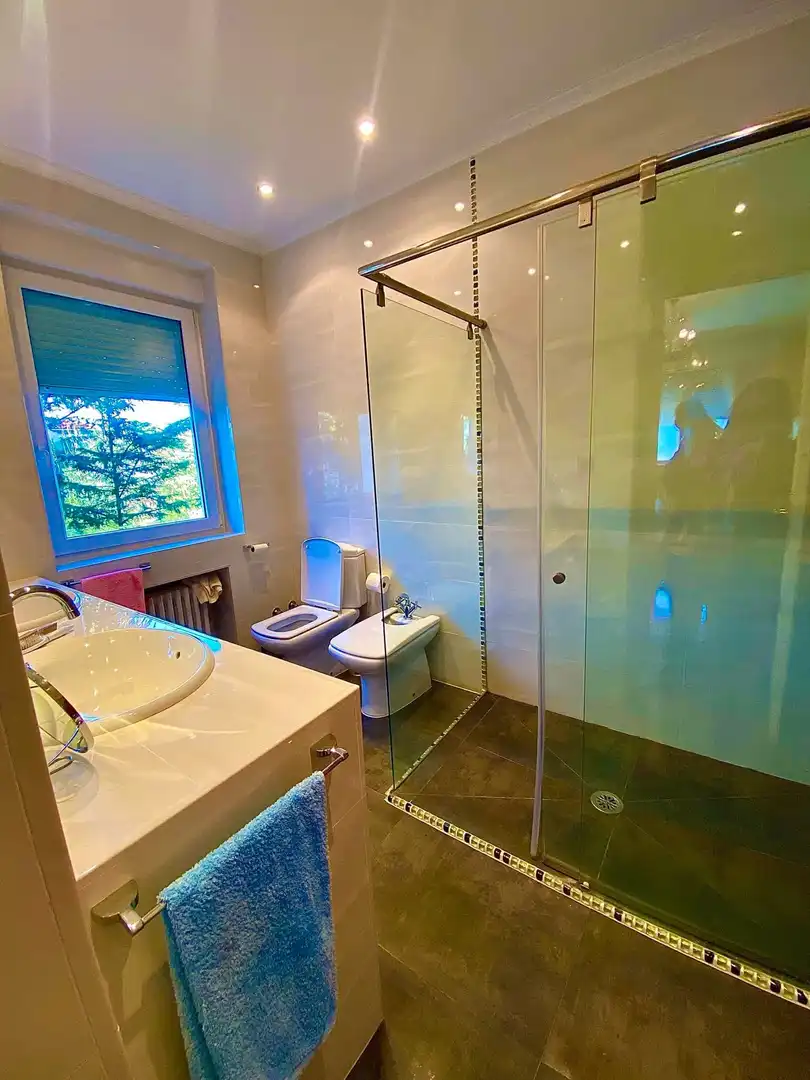 Bathroom of Houses for sale in Torrelavega   with Private garden, Parquet flooring and Terrace