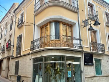 Casa con balcone in vendita a Calle CANOVAS DEL CASTILLO 39