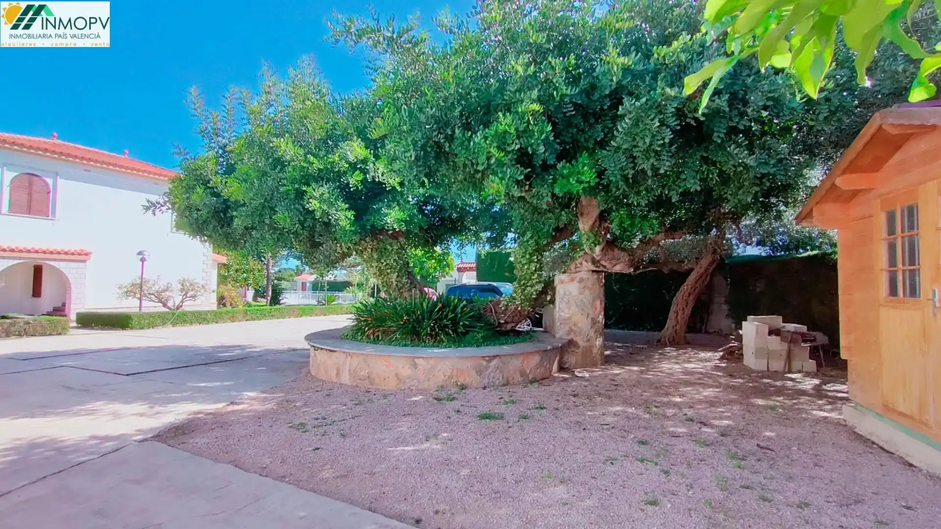 Vista exterior de Casa o xalet en venda en Vinaròs amb Jardí privat, Terrassa i Traster
