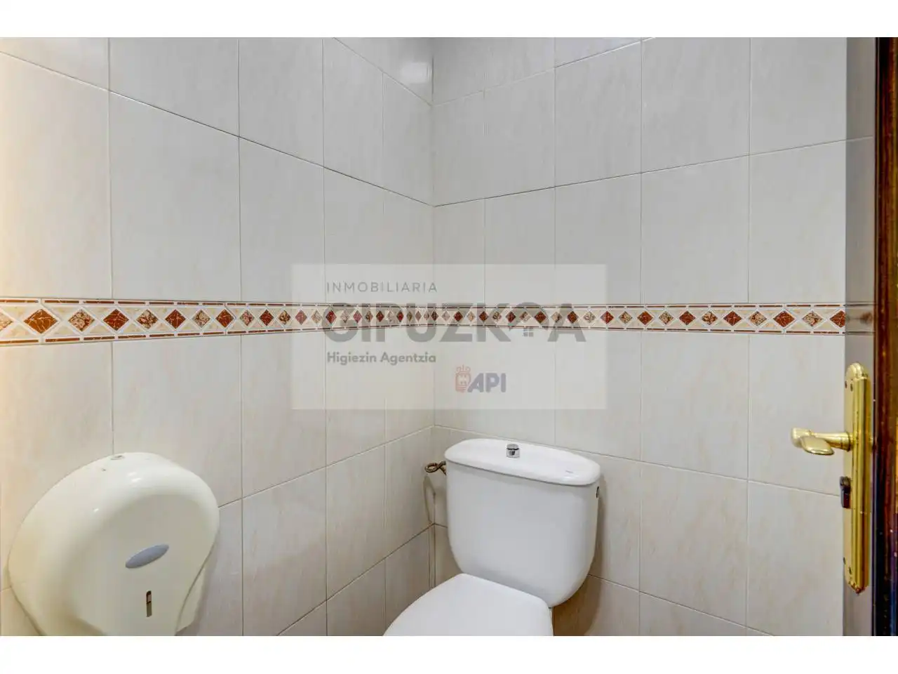 Bathroom of Commercial properties for rent in Deusto