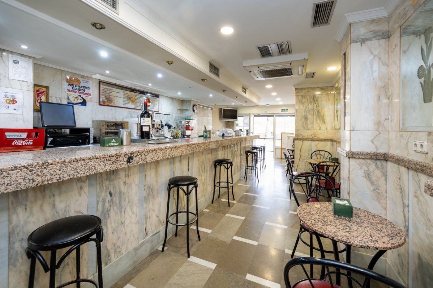 Local en venta en  Granada Capital con Aire acondicionado y Amueblado