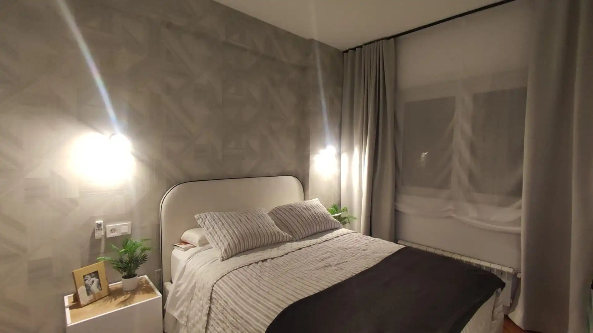 Habitación de Apartamento de alquiler en A Coruña Capital  con Calefacción y Amueblado
