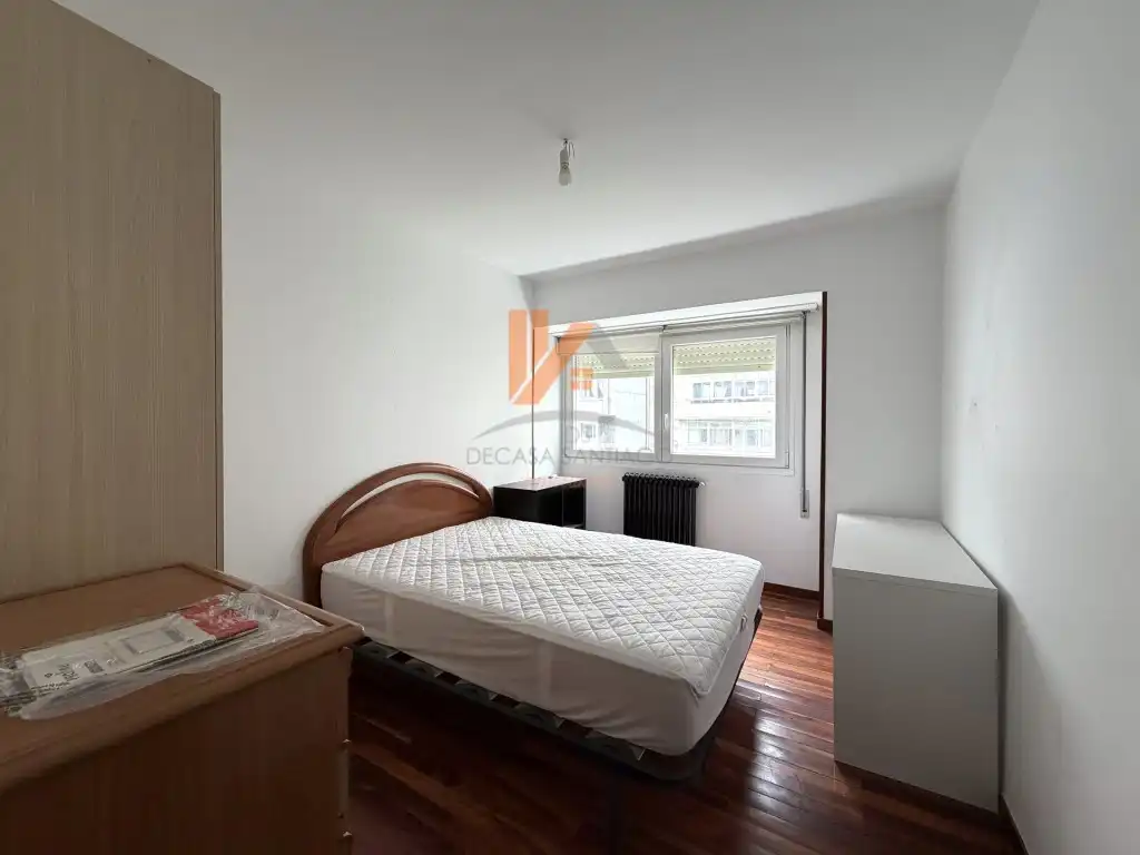 Schlafzimmer von Wohnung zum Verkauf in Santiago de Compostela 