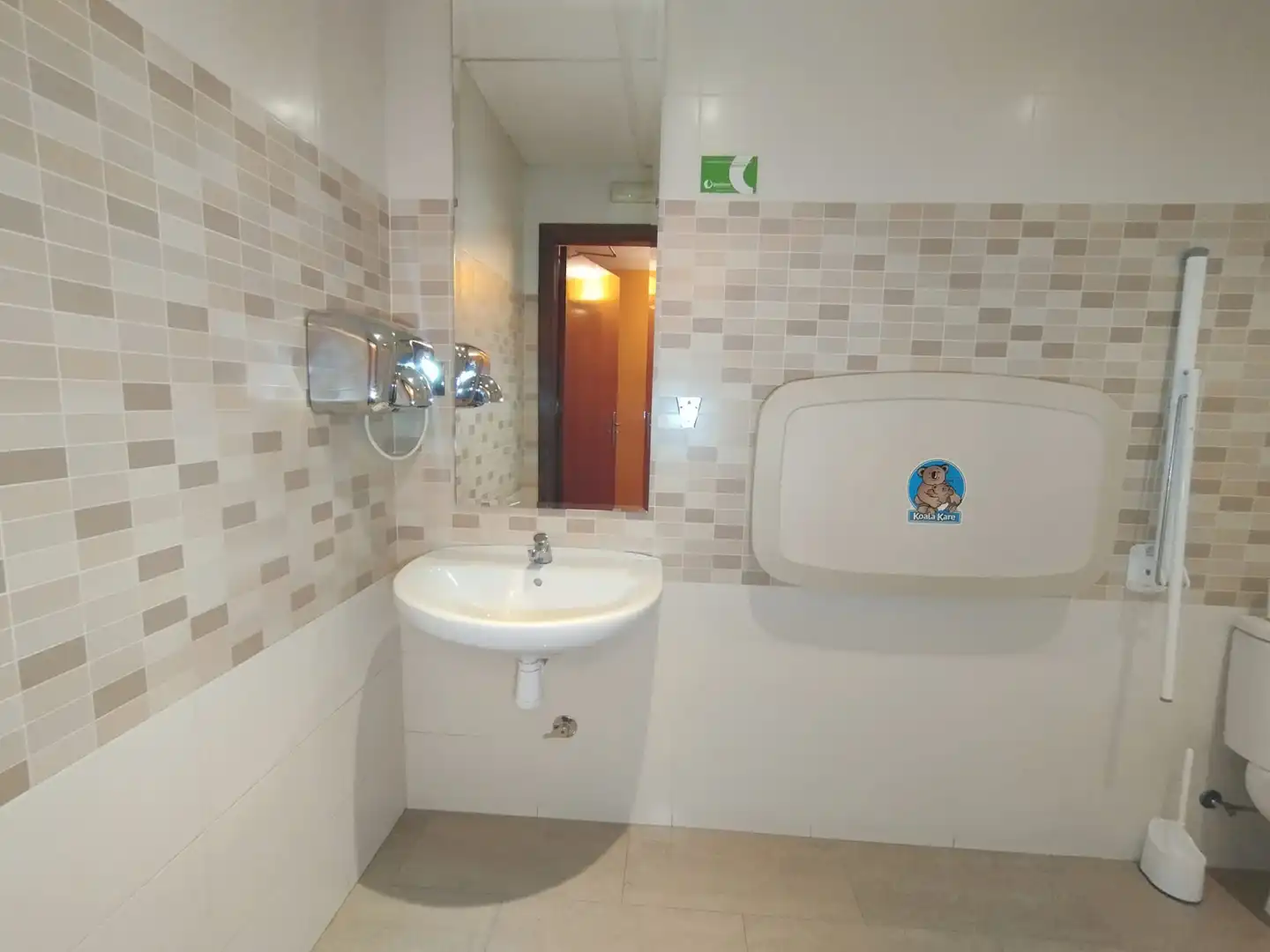 Bany de Local de lloguer en Socuéllamos amb Aire condicionat i Moblat