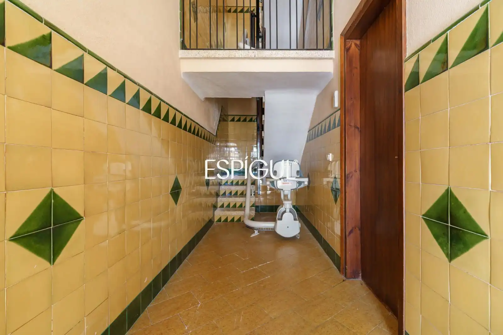 Maisonette zum Verkauf in Alella mit Heizung, Terrasse und Balkon