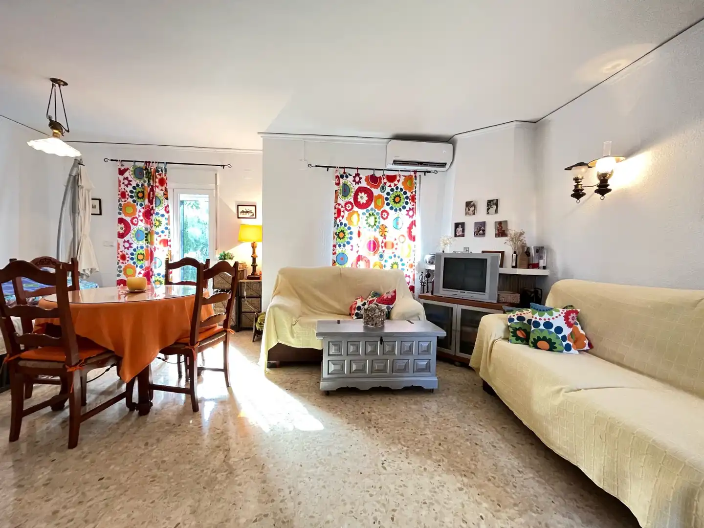 Sala de estar de Casa adosada en venta en Dénia con Aire acondicionado, Terraza y Piscina