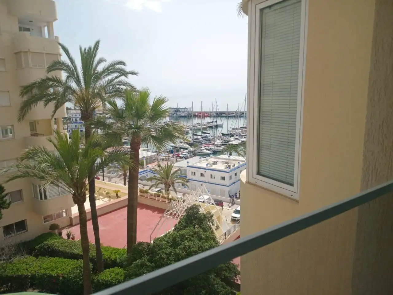 Flat with terrace for sale in Avenida Carmen
