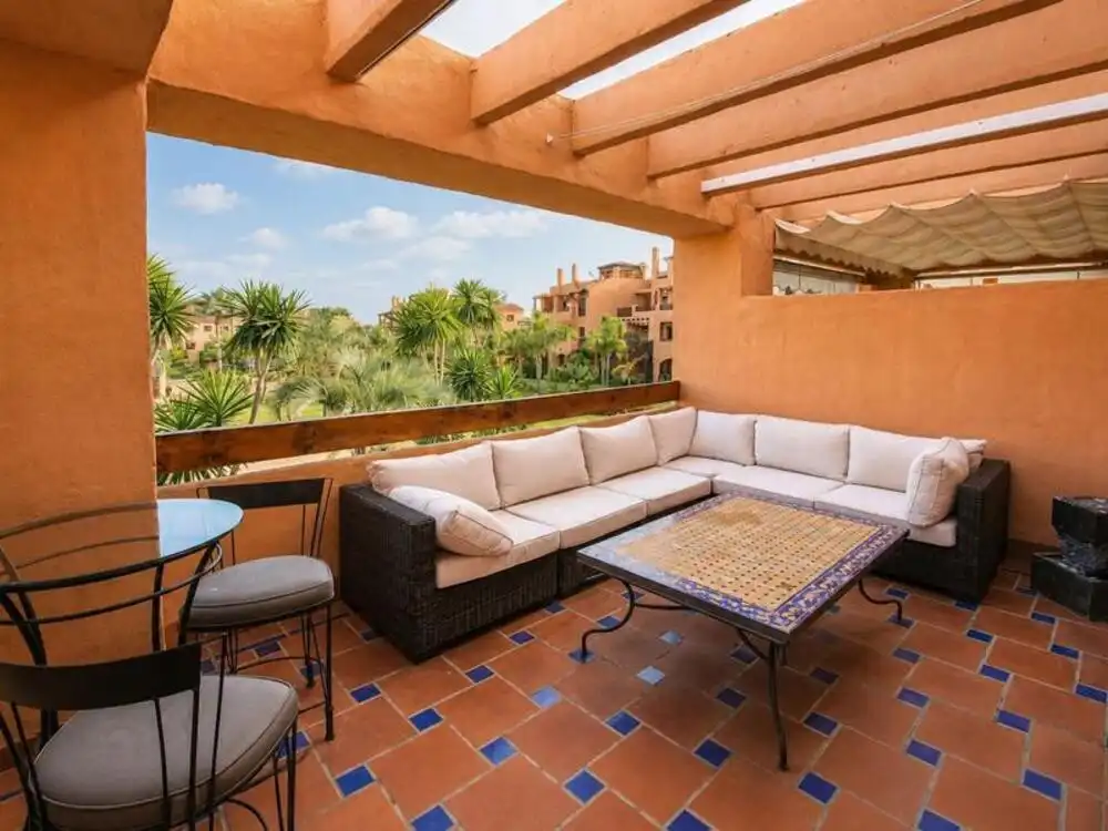 Terrassa de Apartament de lloguer en Estepona amb Aire condicionat, Terrassa i Piscina