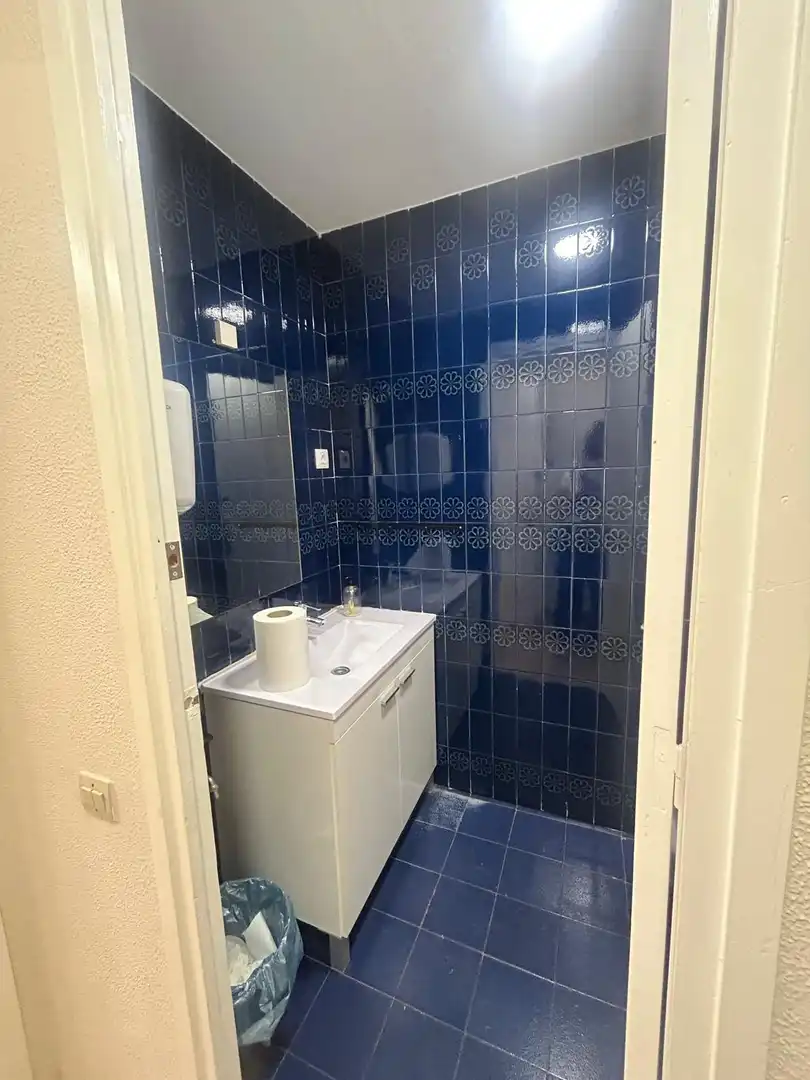 Badezimmer von Geschaftsraum zur Miete in Barcelona mit Klimaanlage