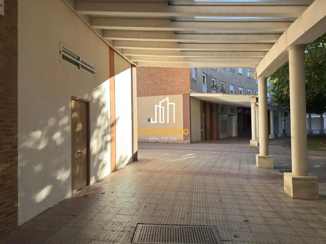 Außenansicht von Geschaftsraum zum Verkauf in  Logroño