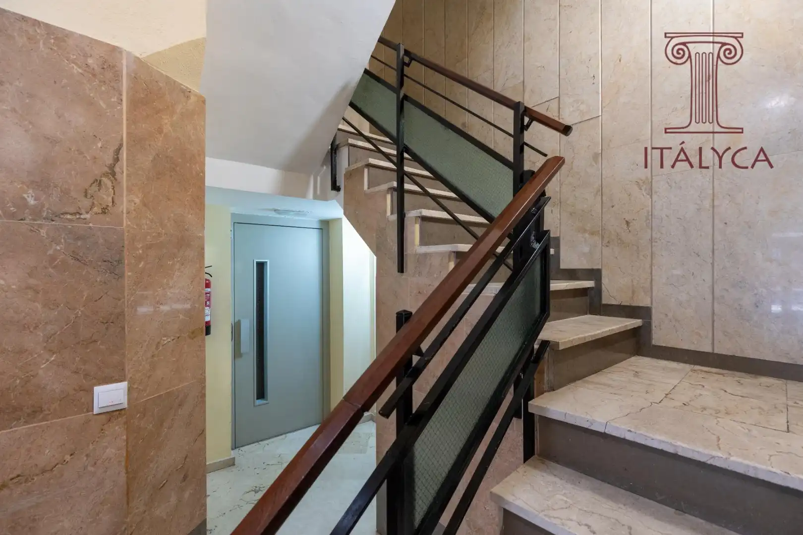 Flat for sale in Sevilla  with Air Conditioner and Terrace
