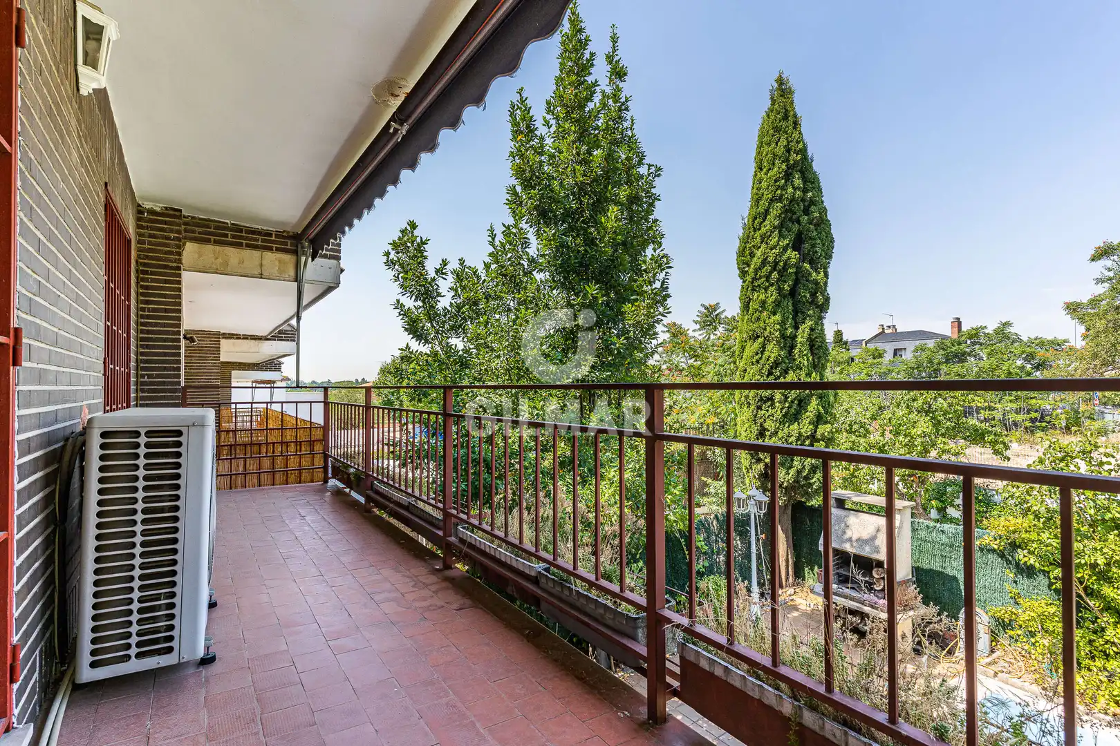 Terrassa de Casa adosada en venda en Madrid amb Calefacció, Jardí privat i Piscina