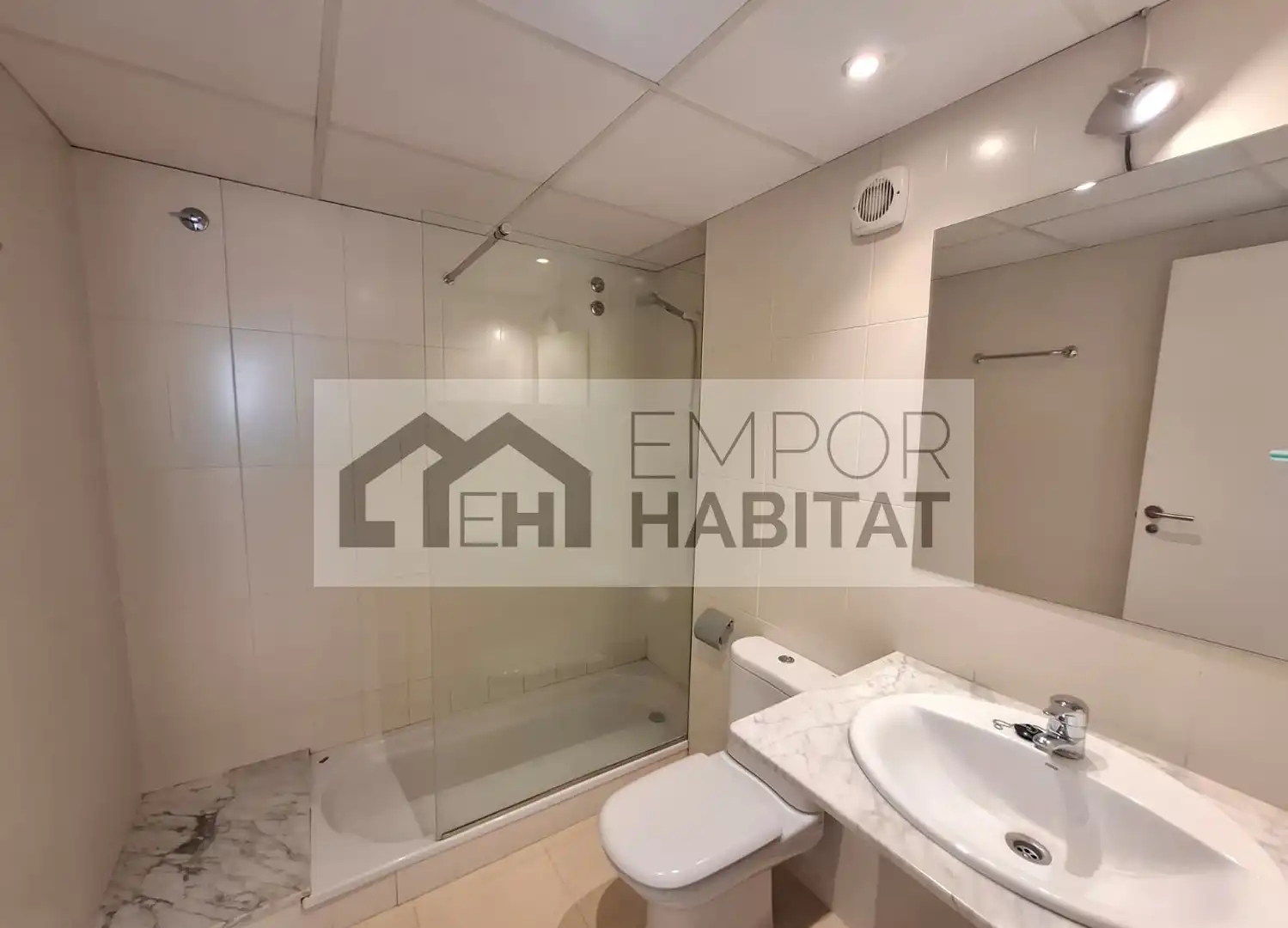 Bathroom of Apartments for sale in Llançà  with Air Conditioner, Heating and Terrace