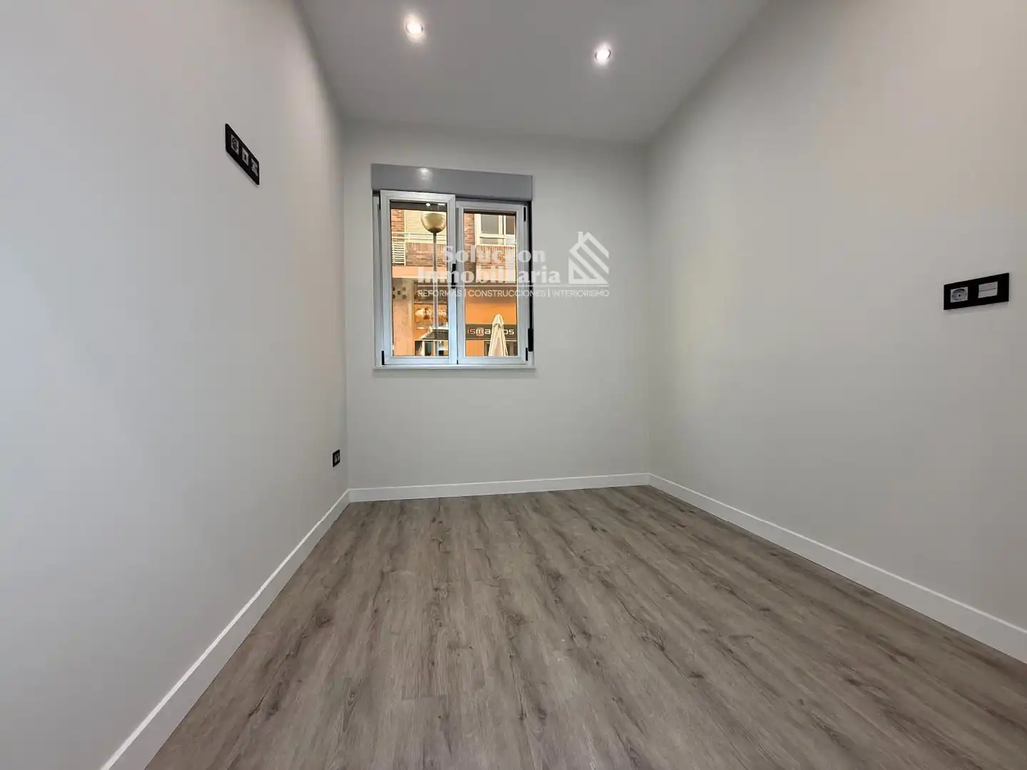Habitación de Apartamento en venta en Salamanca con Aire acondicionado, Calefacción y Trastero