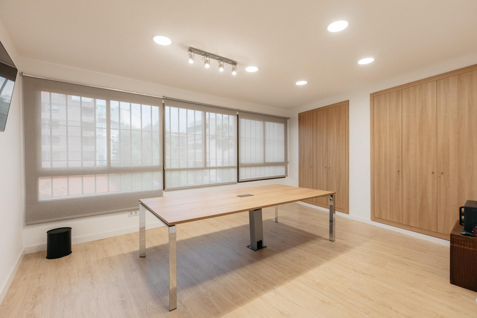 Office for sale in  Valencia Capital  with Air Conditioner and Heating