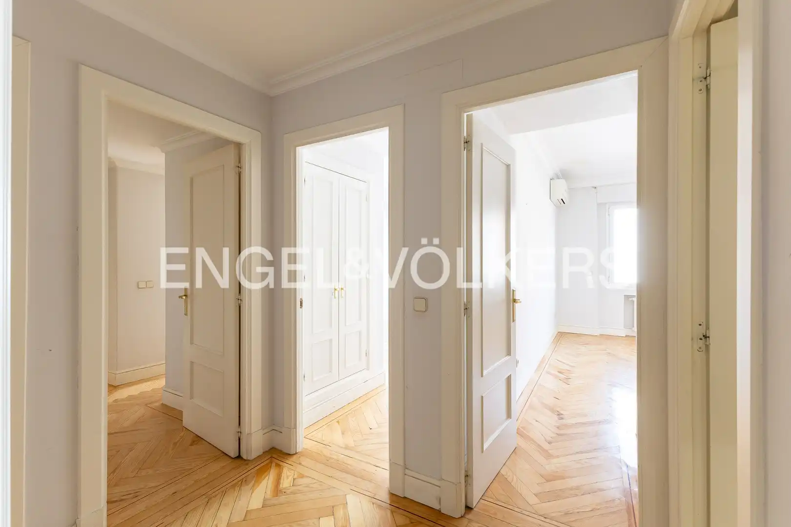 Piso en venta en Madrid con Calefacción, Terraza y Trastero