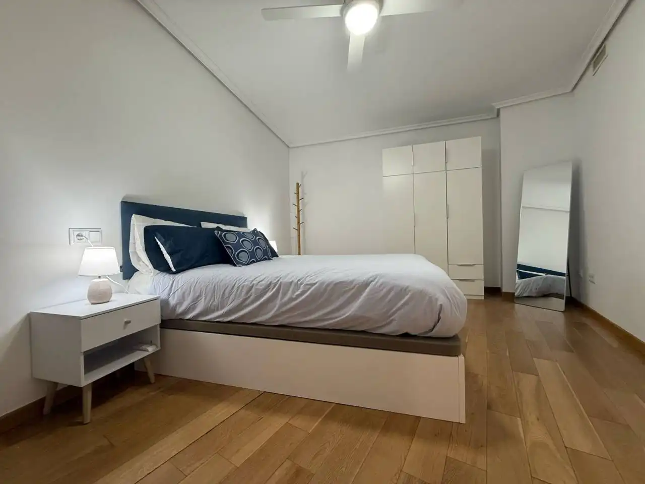 Bedroom of Flat for rent in Valencia  with Air Conditioner, Heating and Furnished