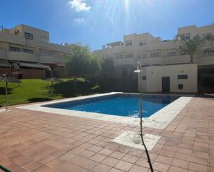 Piscina de Casa adosada en venda en Bormujos amb Aire condicionat, Terrassa i Piscina