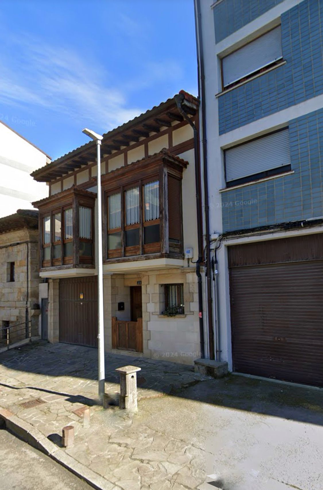 Vista exterior de Casa adosada en venda en Durango amb Calefacció, Jardí privat i Moblat