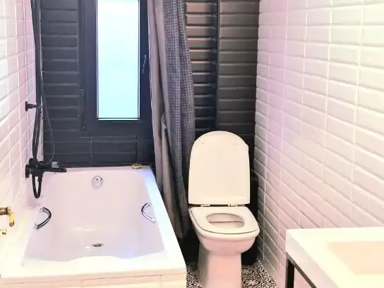 Baño de Piso para compartir en Madrid con Calefacción, Parquet y Amueblado
