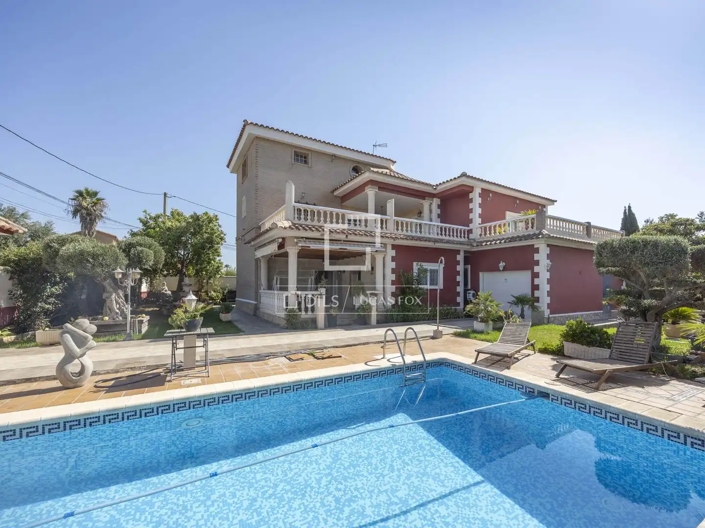 Exterior view of Houses for sale in La Pobla de Vallbona  with Air Conditioner, Heating and Private garden