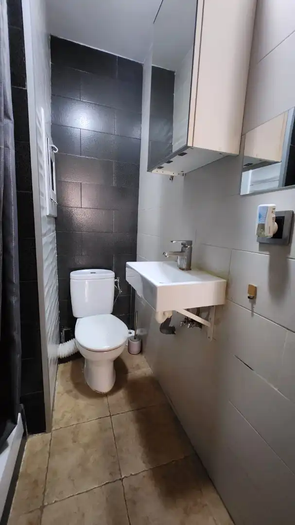 Bany de Pis en venda en Barcelona amb Forn, Balcó i Alarma