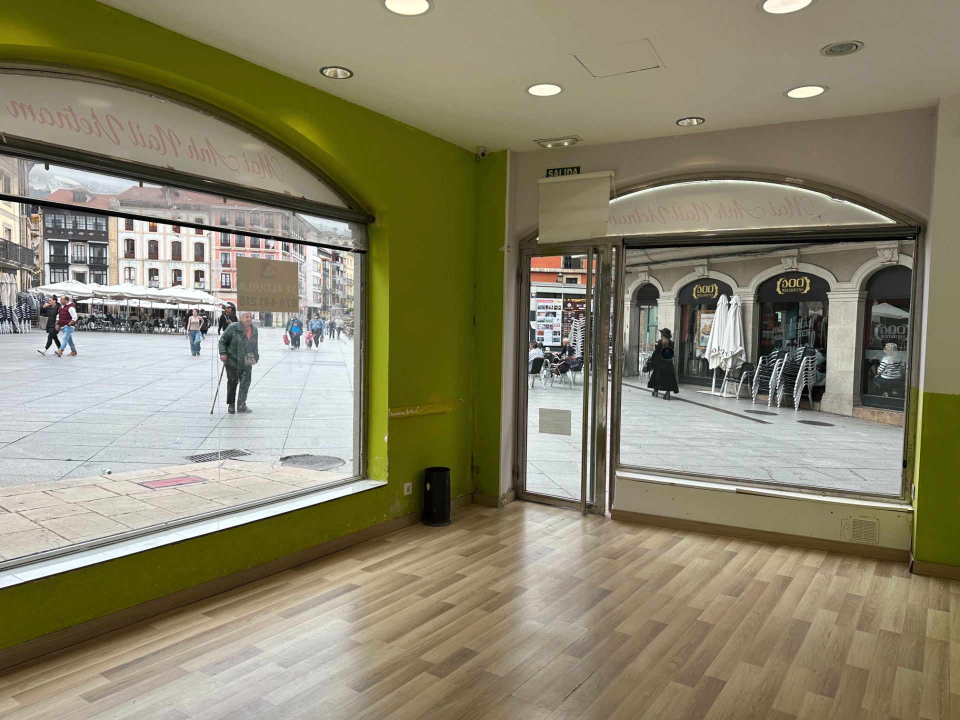 Local de lloguer a Plaza España, 12D, Centro