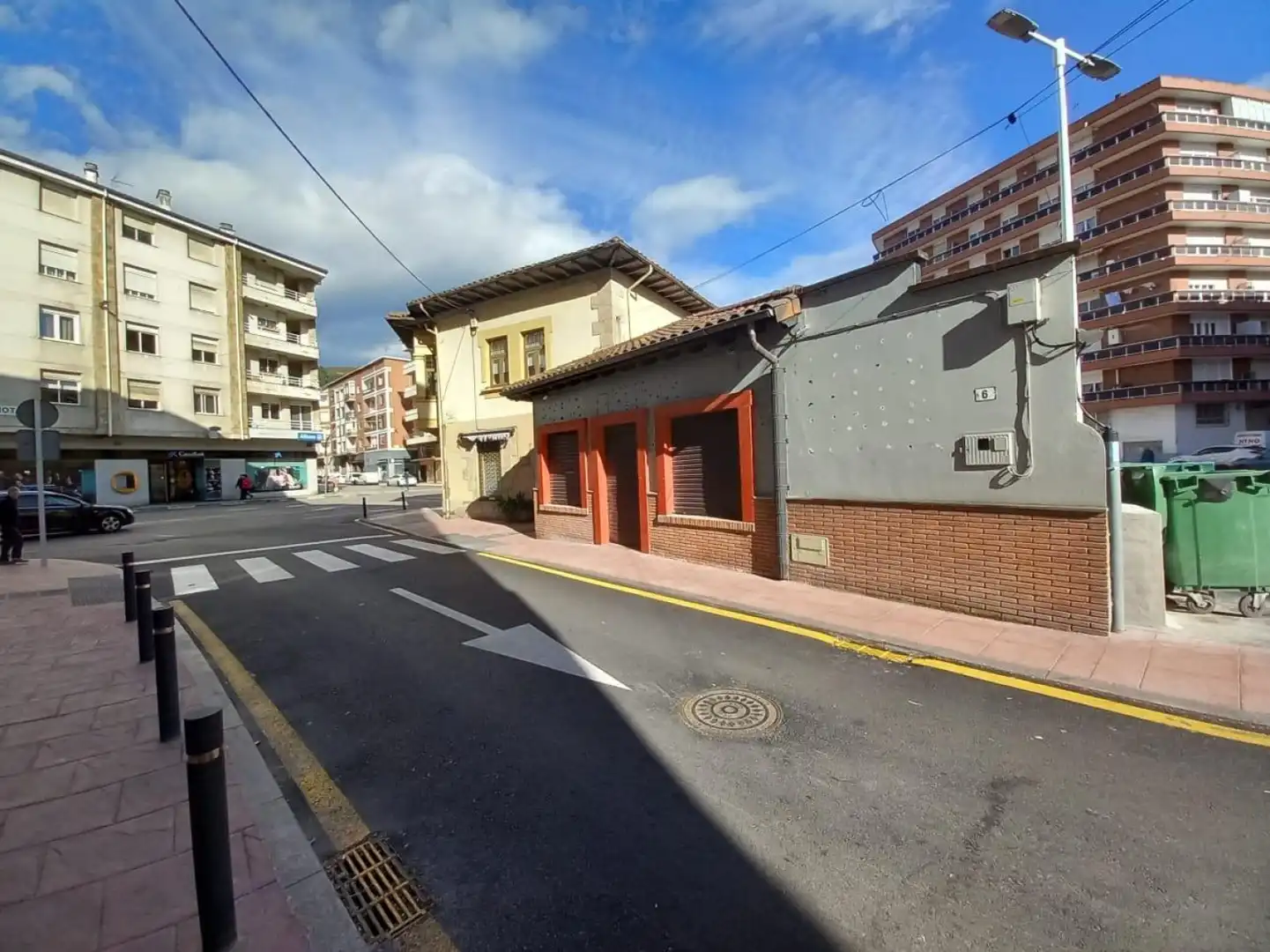 Local comercial en venda a Los Corrales de Buelna - CL LA PAZ