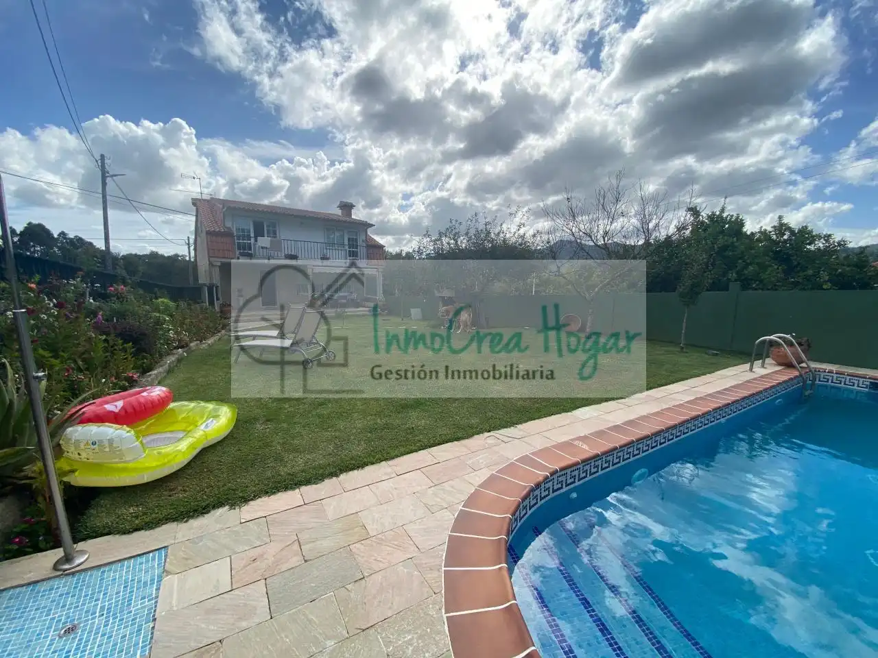 Piscina de Casa o xalet en venda en Vigo  amb Calefacció, Jardí privat i Terrassa