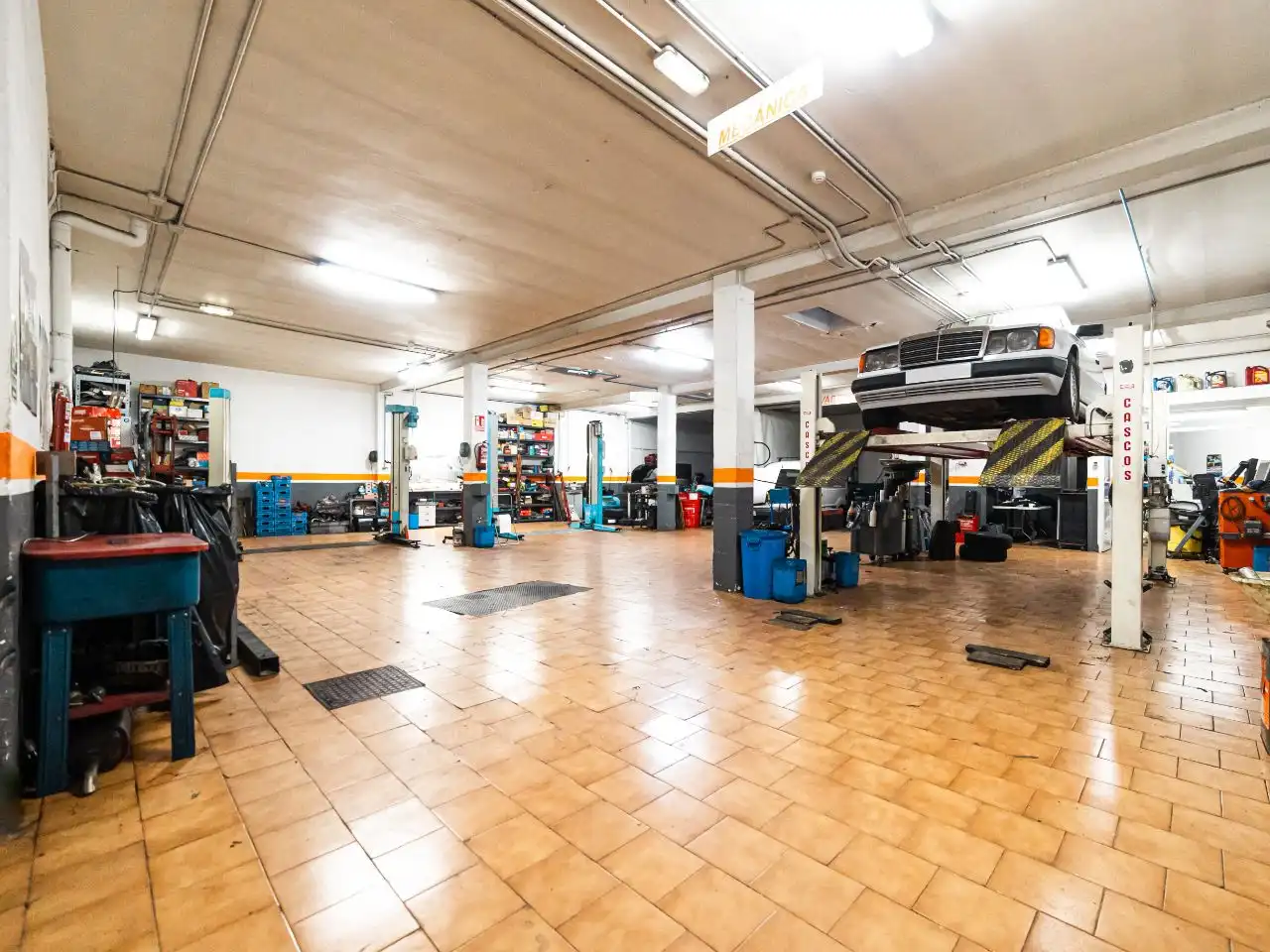 Local comercial en traspaso en Calle Río de Oro 23