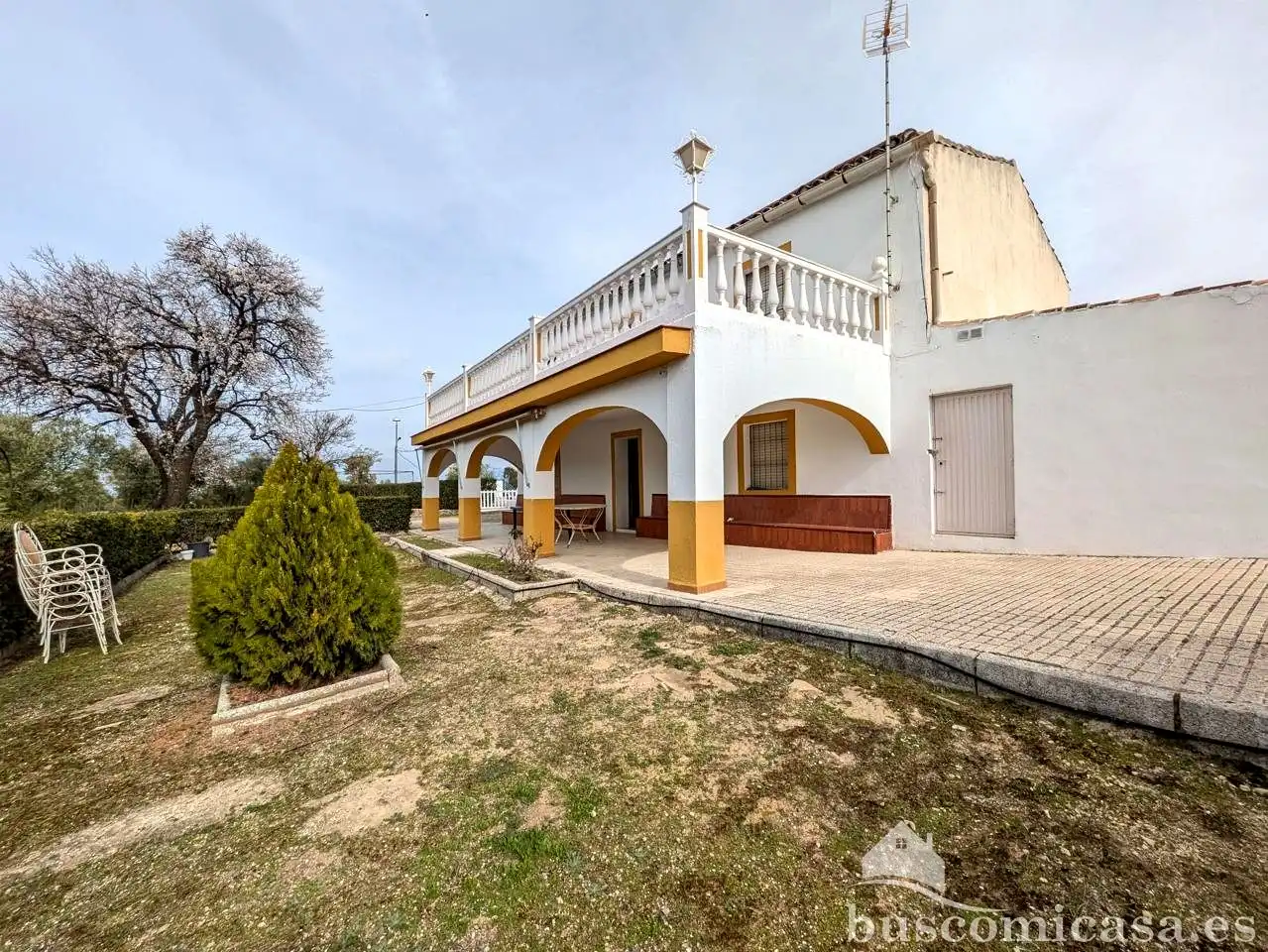 Vista exterior de Finca rústica en venda en Baeza amb Jardí privat, Terrassa i Traster