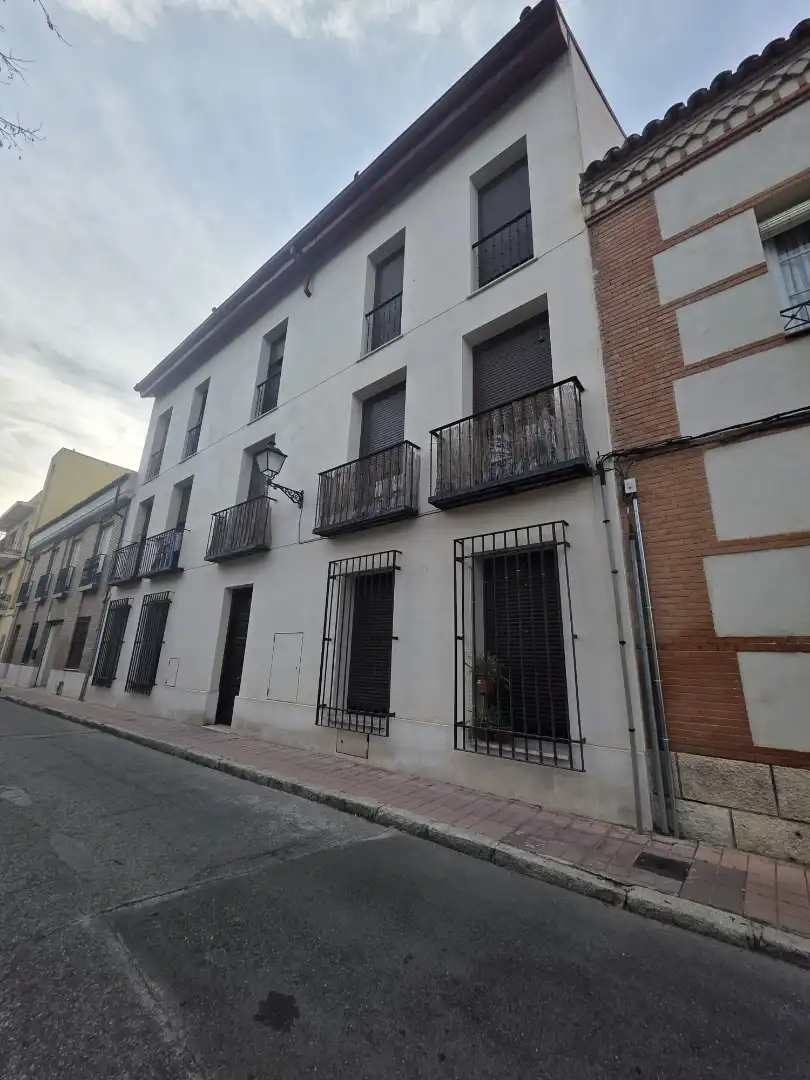 Vista exterior de Edificio en venta en Alcalá de Henares