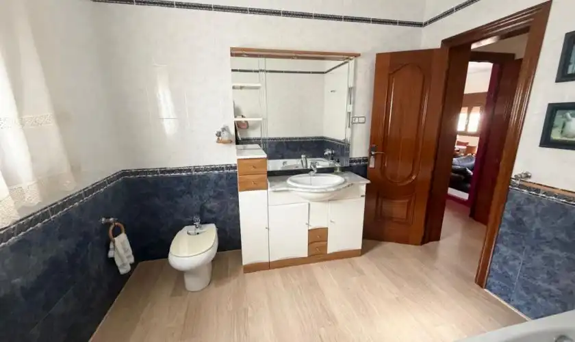 Badezimmer von Haus oder Chalet zum Verkauf in Carboneras mit Klimaanlage, Heizung und Privatgarten
