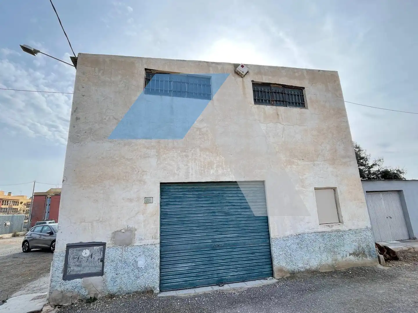 Außenansicht von Fabrikhallen zum Verkauf in Elche / Elx