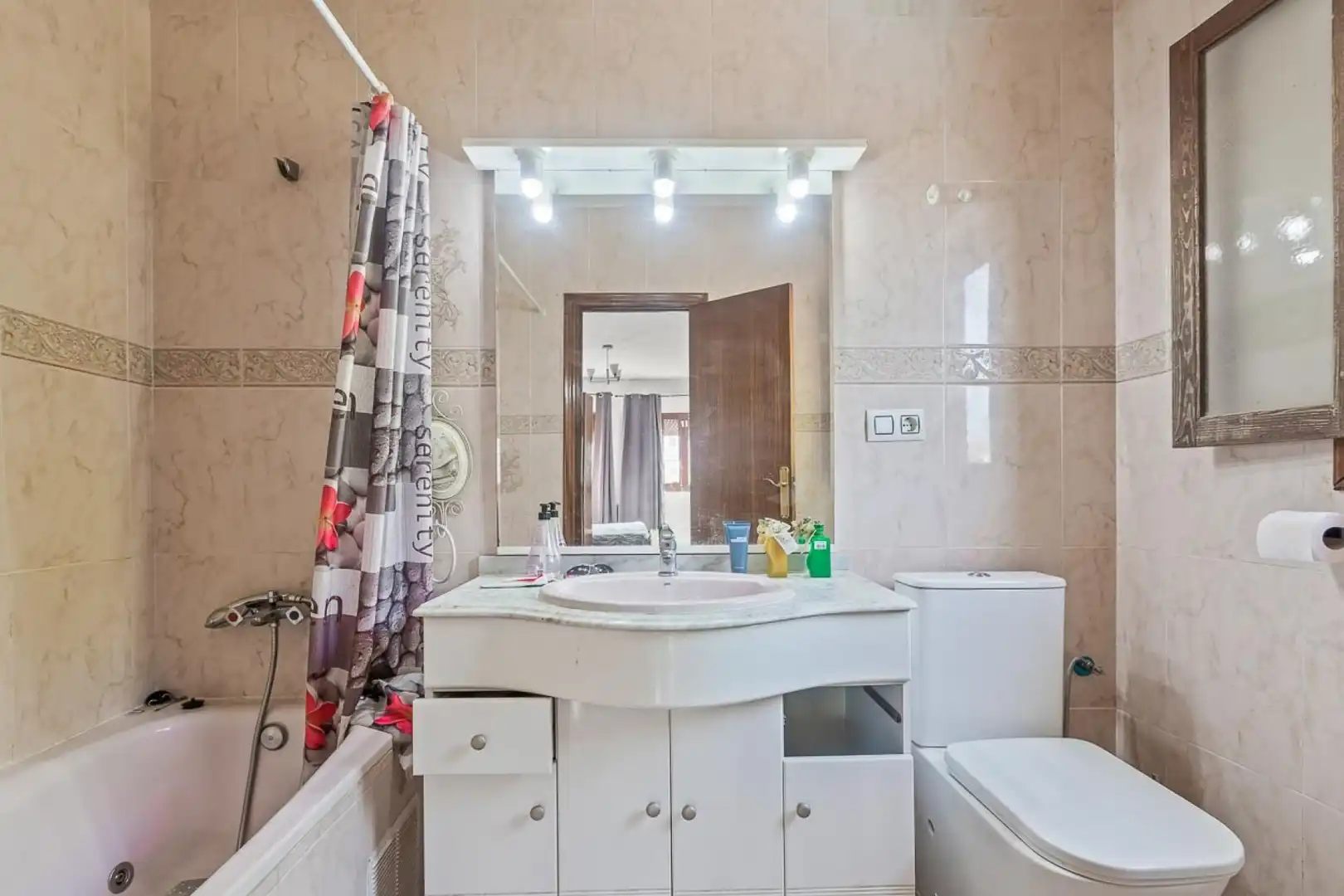 Bany de Casa o xalet en venda en Orihuela amb Aire condicionat, Jardí privat i Terrassa