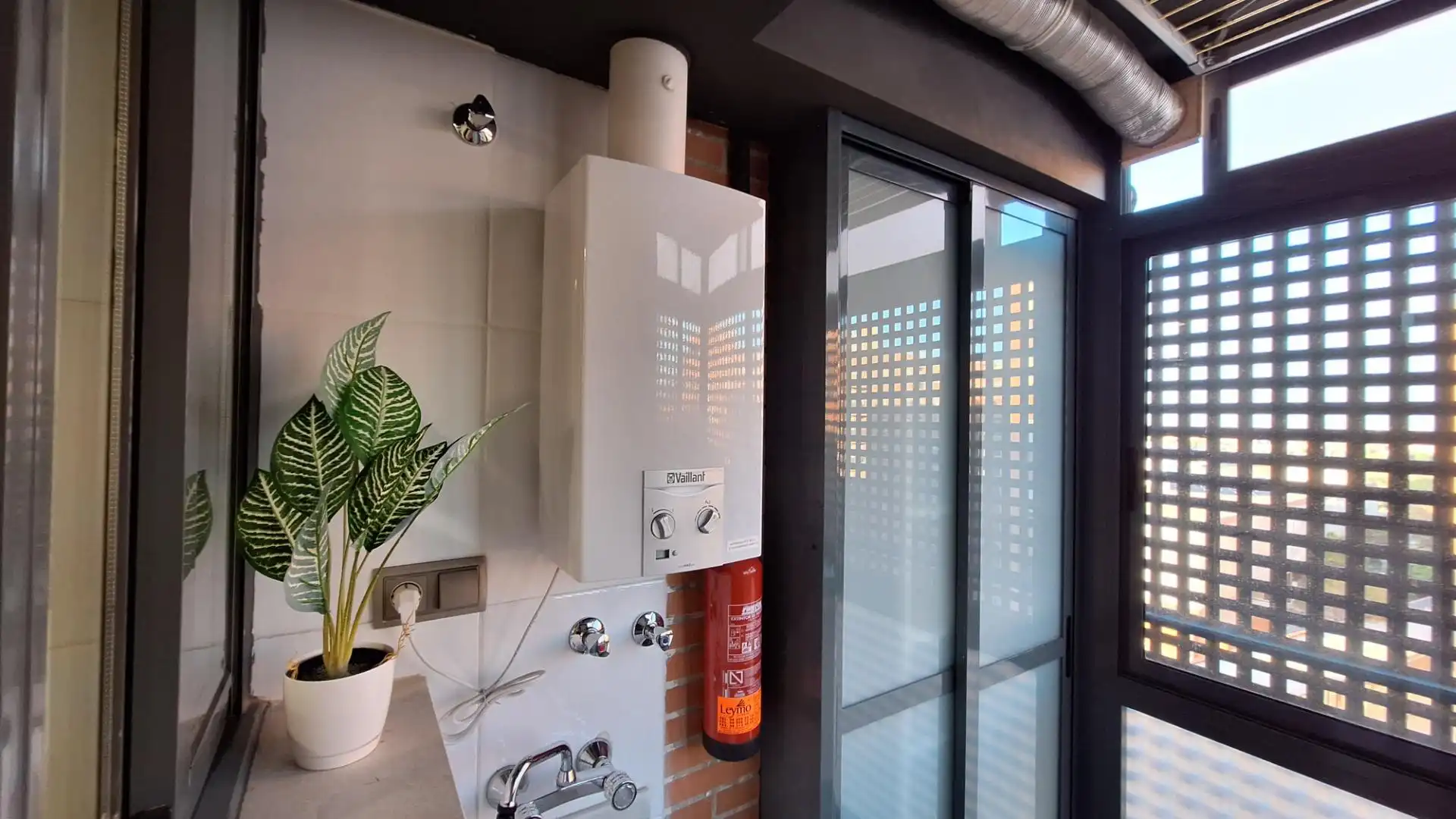 Bathroom of Flat for rent in Valencia  with Heating, Furnished and Balcony