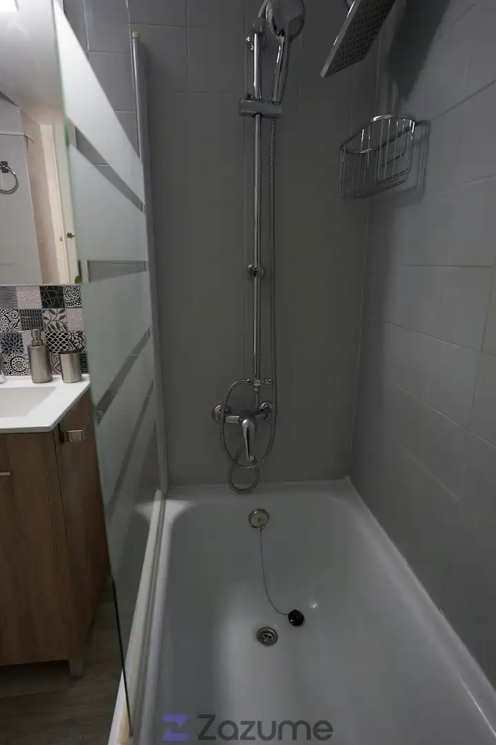 Baño de Estudio de alquiler en Torremolinos con Aire acondicionado, Amueblado y Lavadora