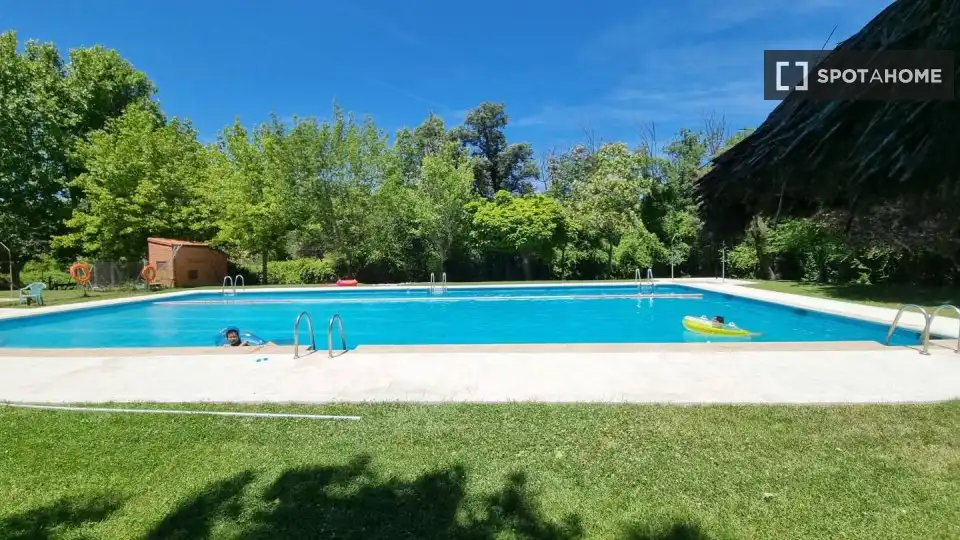 Schwimmbecken von Wohnung zur untervermieten in Las Rozas de Madrid mit Klimaanlage, Terrasse und Möbliert