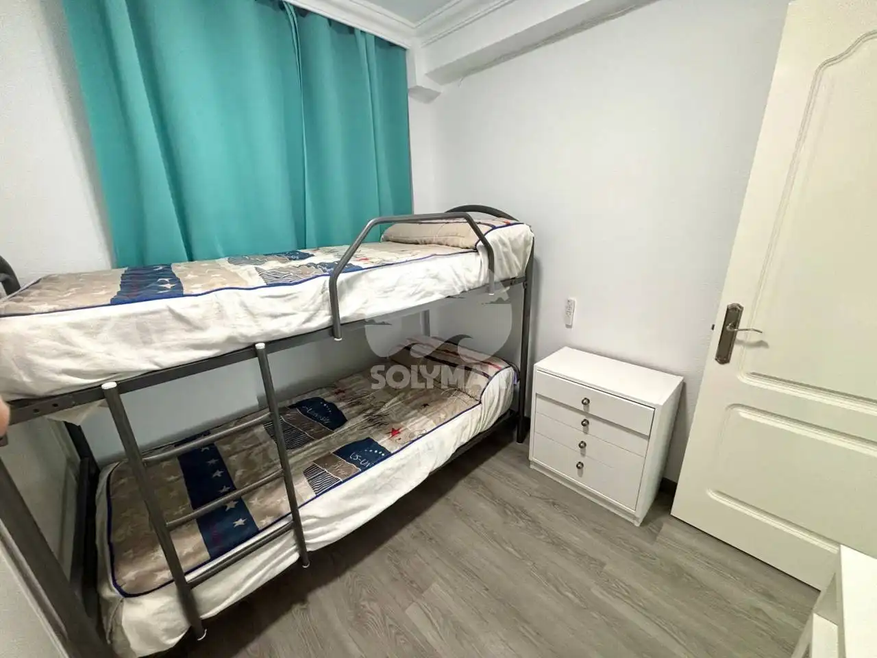 Habitación de Piso de alquiler en Vélez-Málaga con Aire acondicionado, Terraza y Amueblado