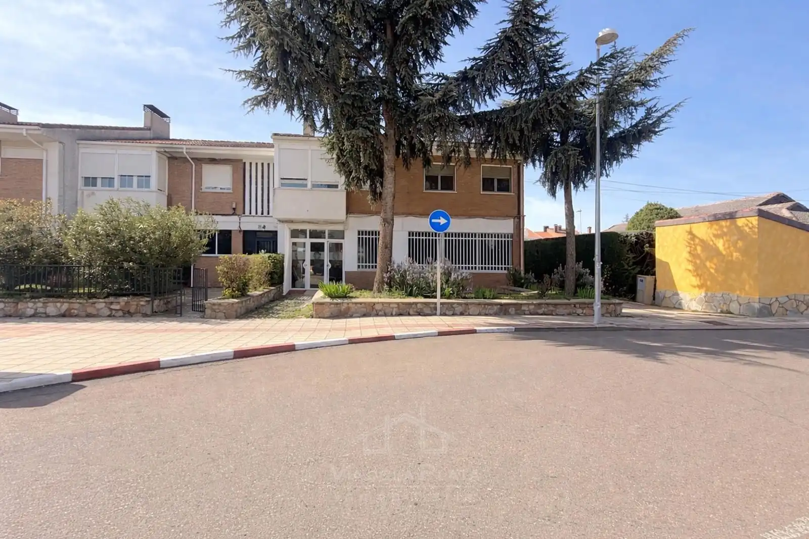 Local comercial en venda a Pavos 26